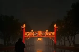 城市高楼折面反射天空的构图